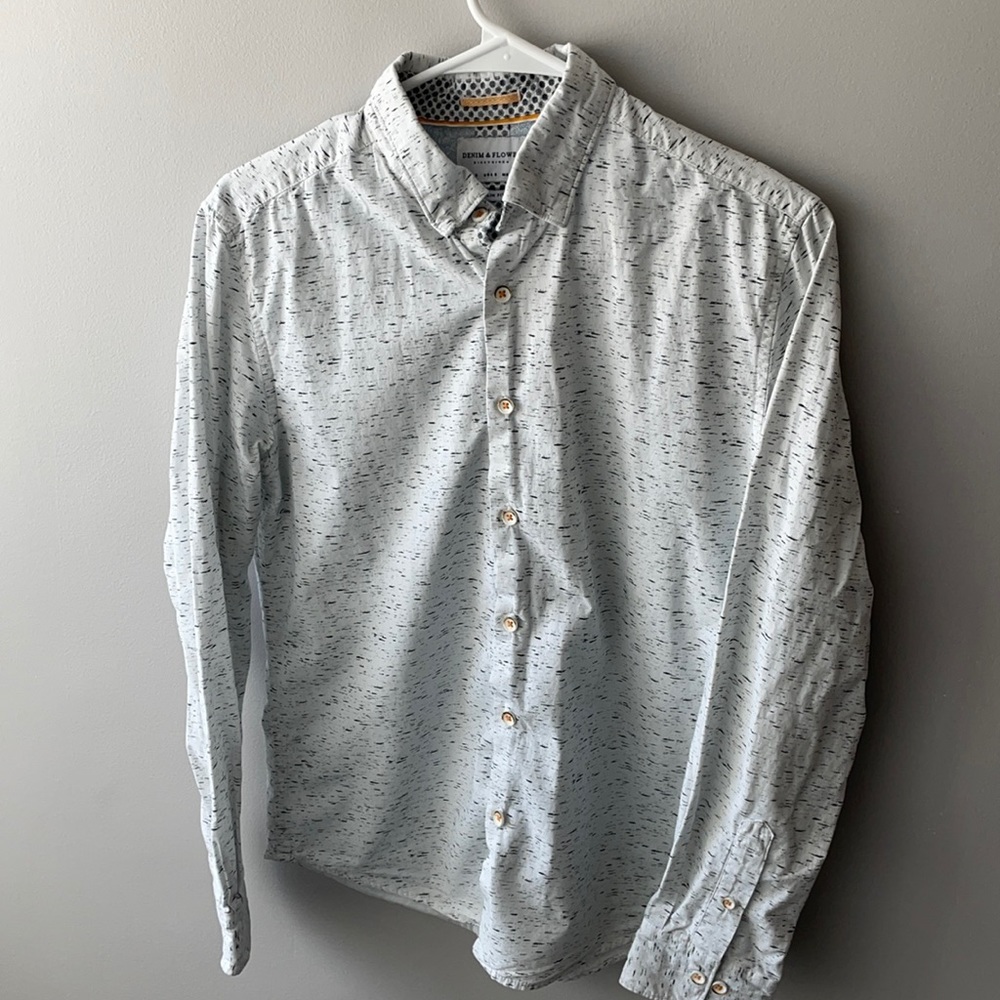 Enjoy a summer night out in this casual shirt